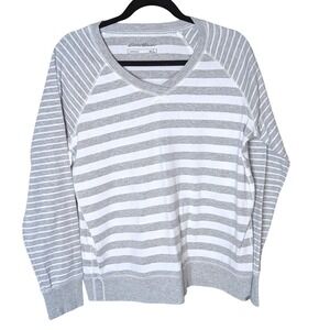 Eddie Bauer Legend Wash Gray & White Striped V-Neck Knit Top‎ Size L